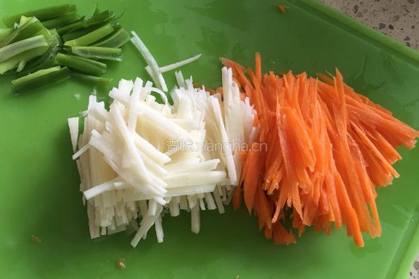 菜丝煎饼的做法图解1