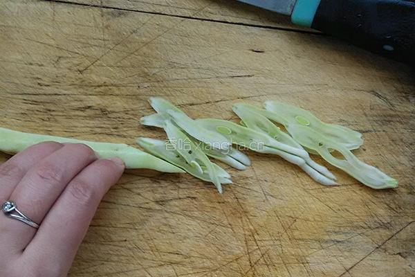 清炒芸豆丝的做法图解2