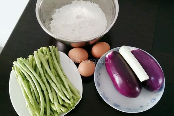 豆角鸡蛋茄子包的做法图解1