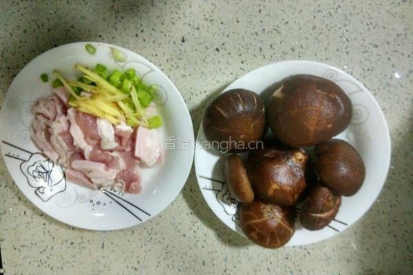 香菇炒肉片的做法图解1