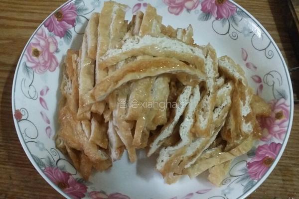 家常油豆腐炒肉的做法图解2
