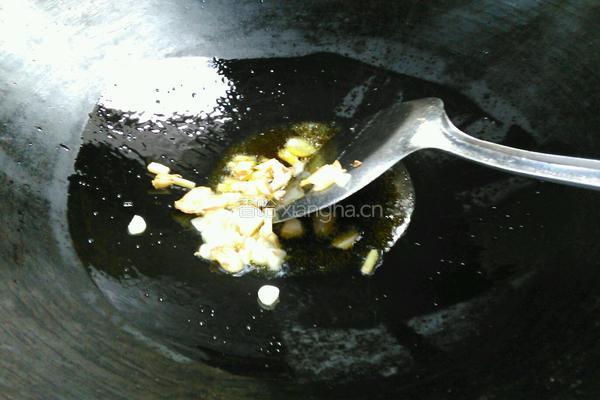 香菇黑木耳炒芹菜（降血压的菜)的做法图解3