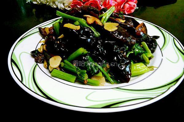 香菇黑木耳炒芹菜（降血压的菜)的做法图解8