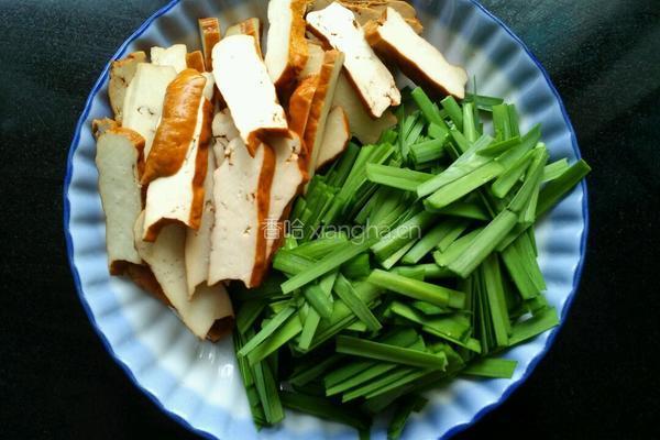韭菜炒豆干的做法图解1