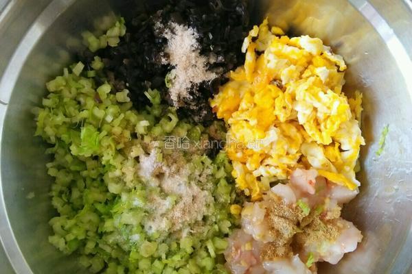 山芹鸡蛋虾仁饺的做法图解5