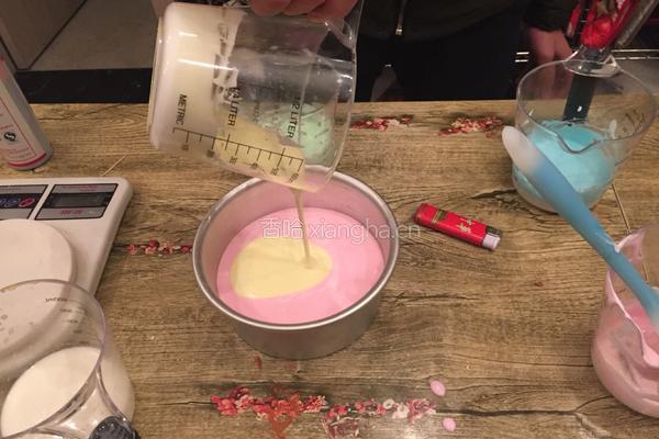 彩虹慕斯的做法图解4