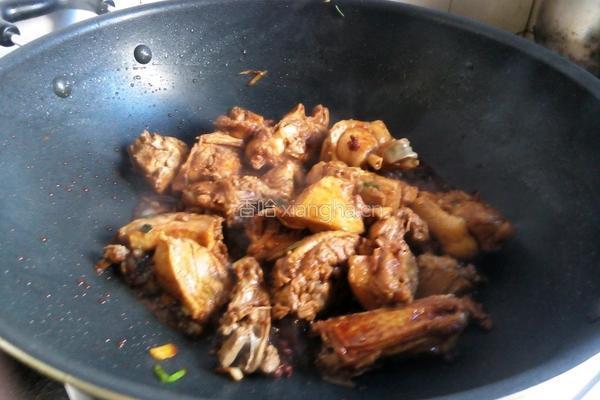 啤酒鸭炖鸡腿菇的做法图解4