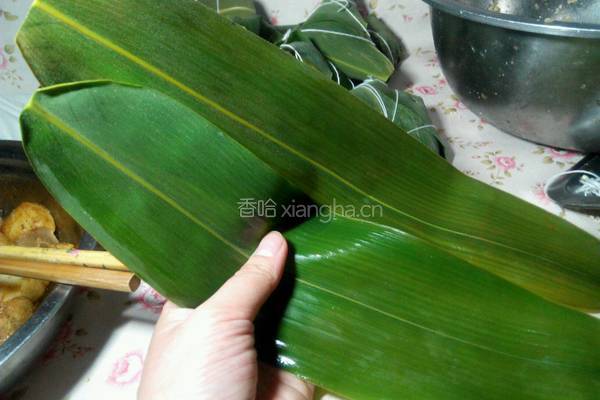 咸肉蛋黄粽的做法图解8