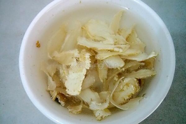 花旗参乌鸡汤的做法图解2
