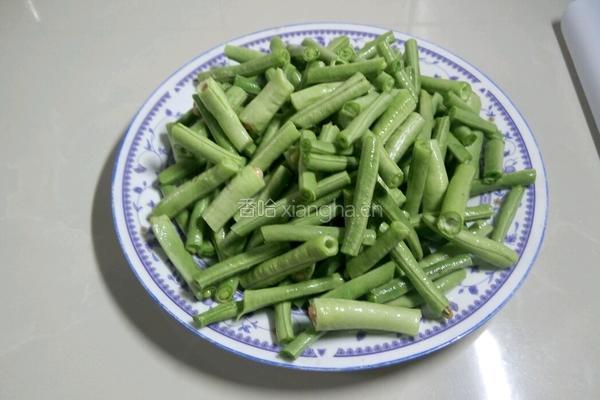 豆角炒鸡蛋的做法图解1