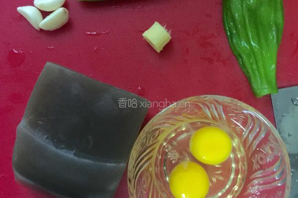 鸡蛋炒凉粉的做法图解1