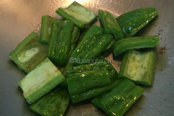 三文鱼骨焖苦瓜的做法图解4