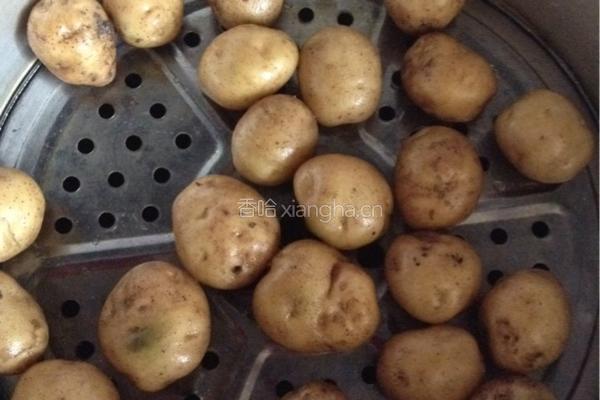 椒盐土豆饼的做法图解1