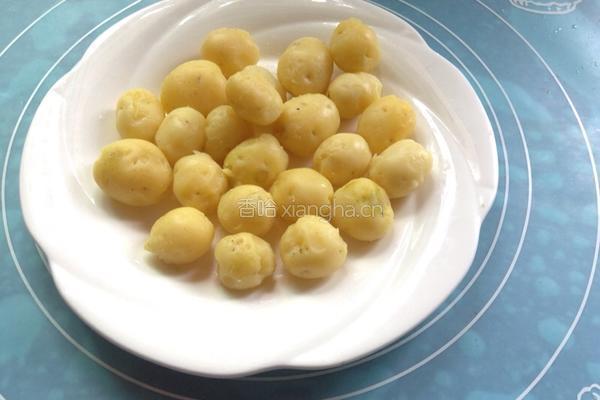 椒盐土豆饼的做法图解2
