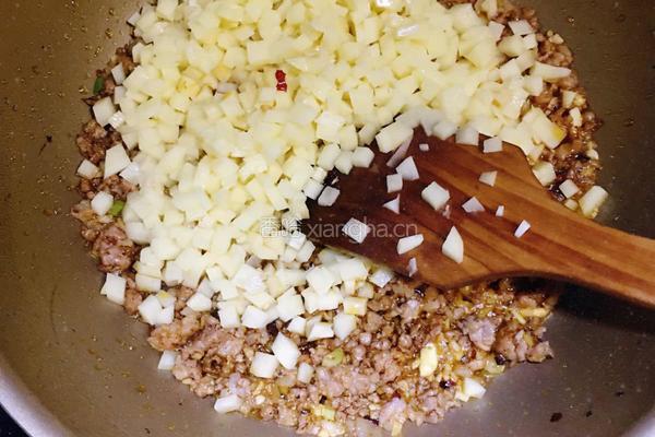 土豆肉末泡菜丁的做法图解7