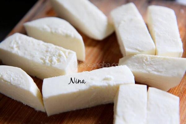 Mozzarella sticks 的做法图解1