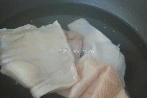 鲤鱼猪皮冻的做法图解3