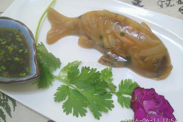 鲤鱼猪皮冻的做法图解11