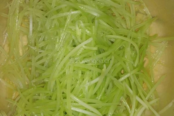 凉拌莴笋的做法图解2