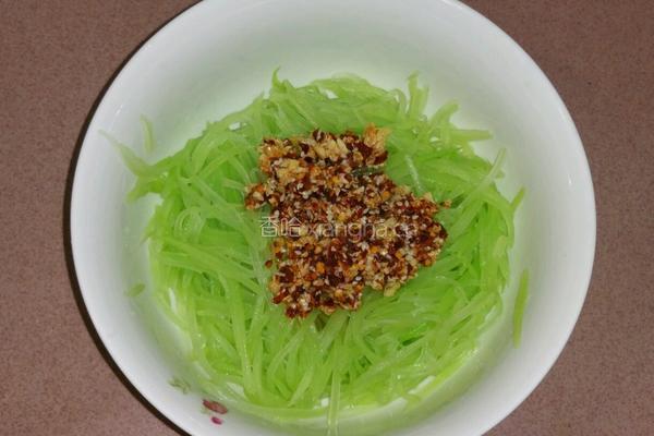 凉拌莴笋的做法图解9