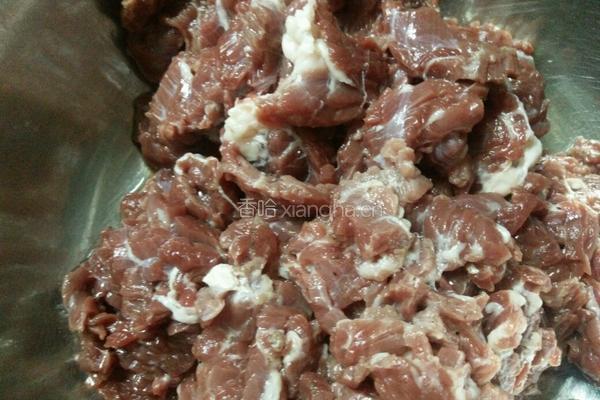 嫩炒牛肉的做法图解1