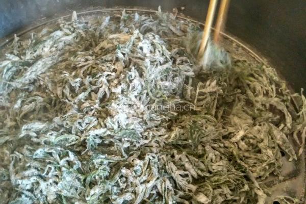 蒸野菜(扫帚苗子)的做法图解7