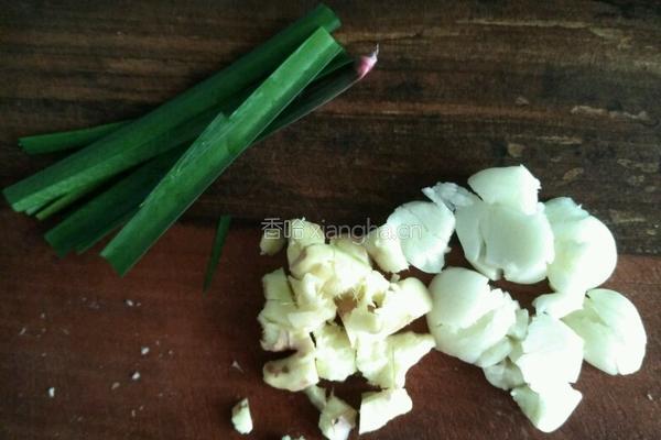 芥菜炒牛肉的做法图解2
