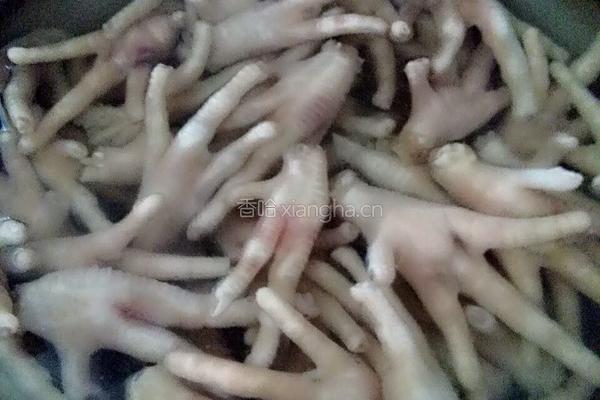 Q弹香辣鸡爪的做法图解3