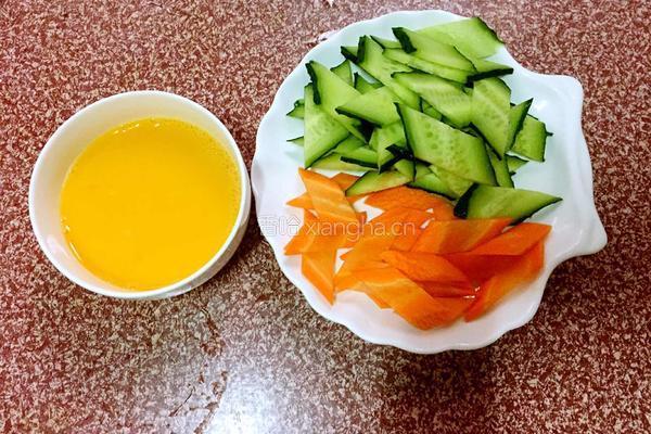 鸡蛋炒黄瓜的做法图解2