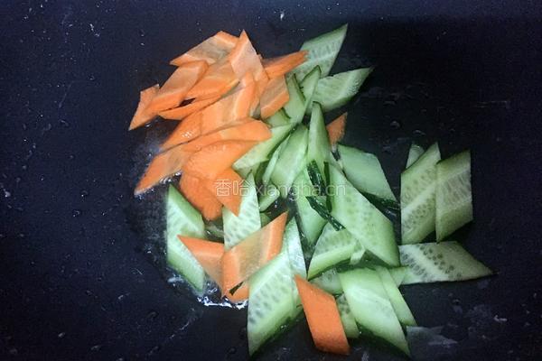 鸡蛋炒黄瓜的做法图解4