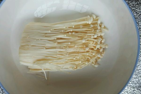 金针炖春笋的做法图解1