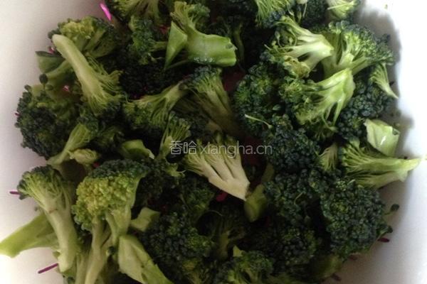 蚝油西兰花的做法图解1