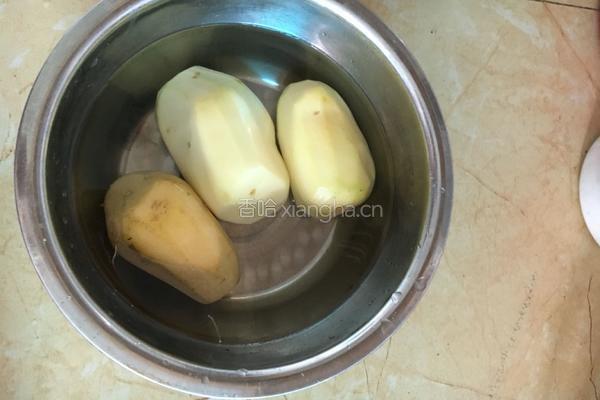油炸土豆的做法图解1