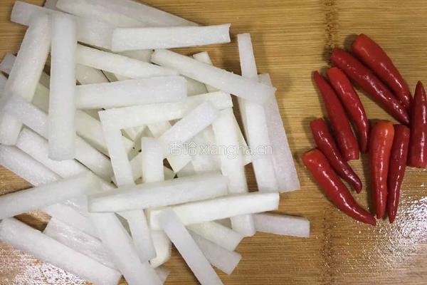 酸辣脆萝卜的做法图解1