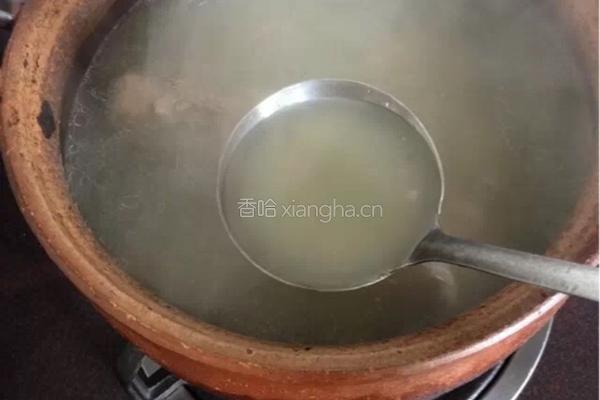 橄榄排骨鲍鱼润肺汤的做法图解1