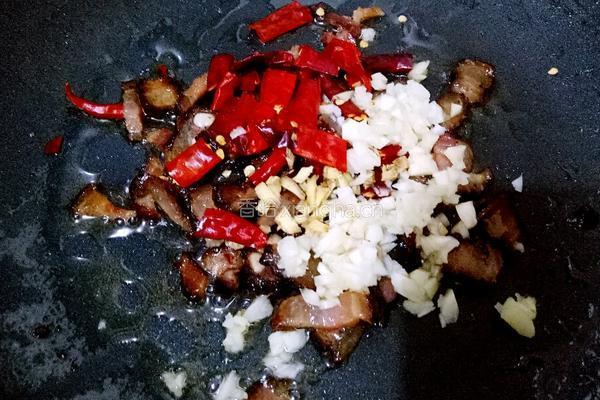 外婆菜炒腊肉的做法图解3