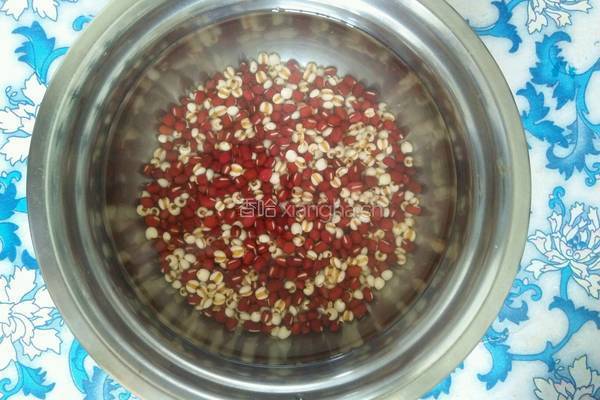 红豆薏米粥的做法图解2