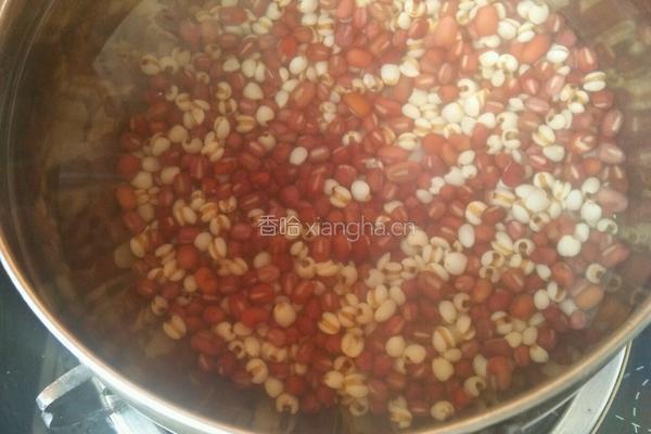 红豆薏米粥的做法图解3