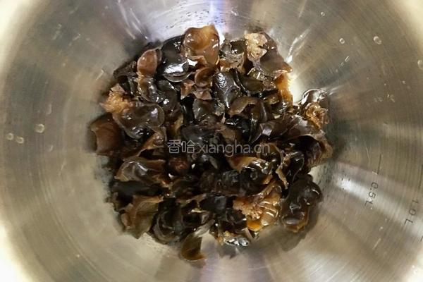 洋葱木耳毛豆炒牛肉的做法图解3