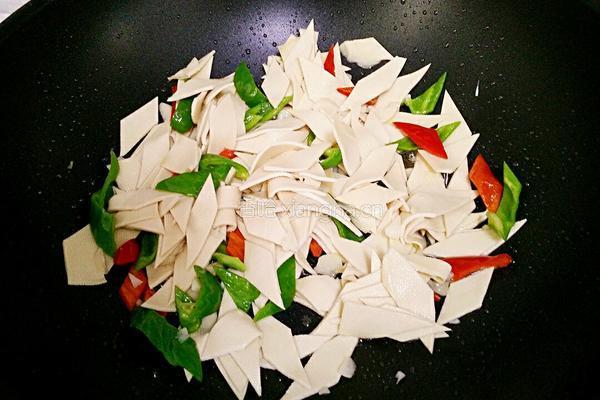 小炒豆腐皮的做法图解6