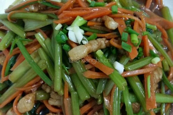 芹菜小炒的做法图解3
