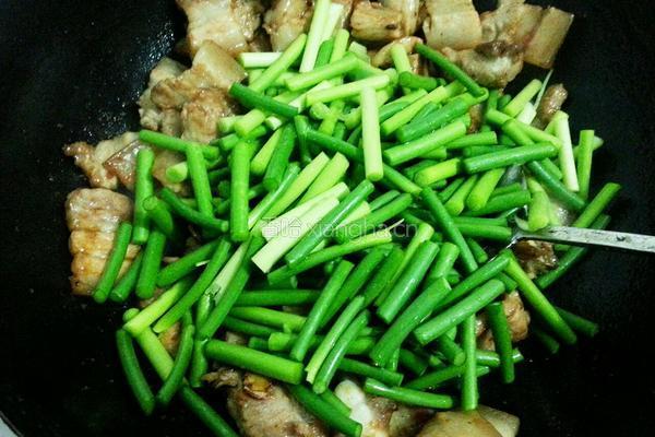 蒜苔炒五花肉的做法图解6