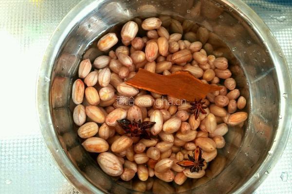 水煮五香花生米的做法图解4