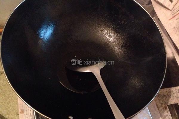 香菇木耳炒瘦肉的做法图解3