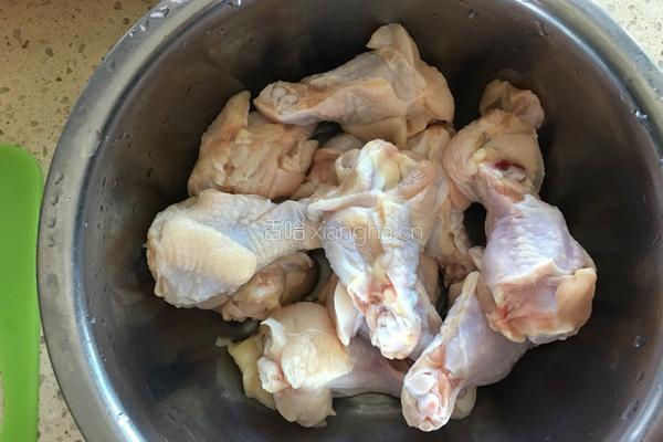 鸡翅根炖肉蘑的做法图解2