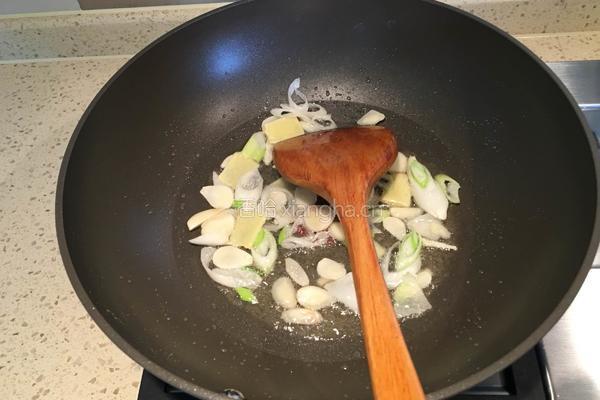 鸡翅根炖肉蘑的做法图解4