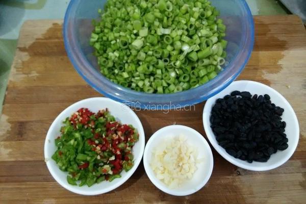 豆豉炒空心菜梗的做法图解2