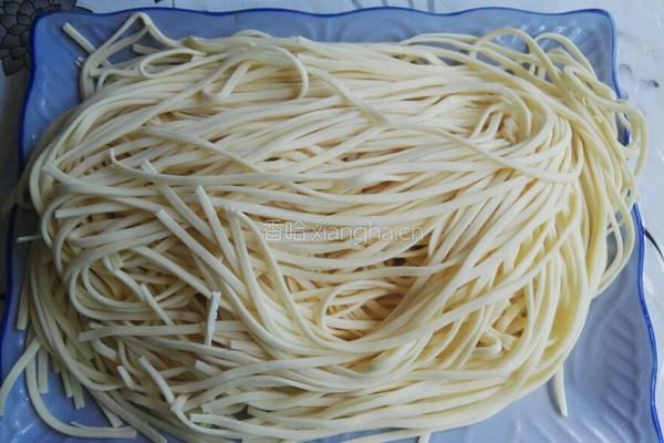 豆角焖面的做法图解1