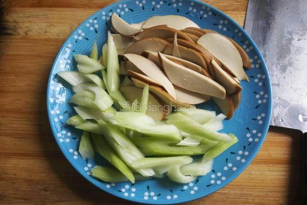 香芹素鸡榨菜的做法图解2