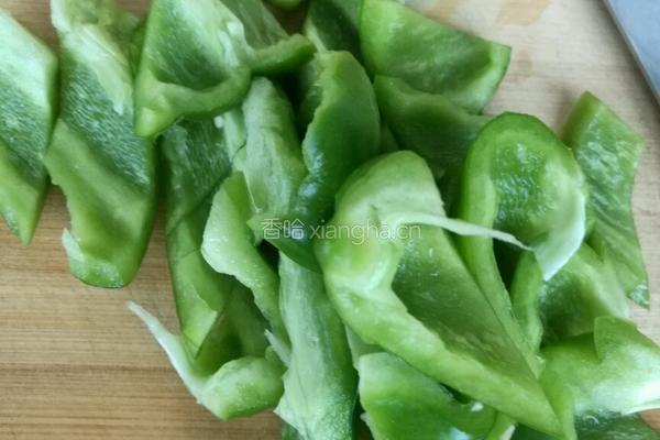 青椒土豆片的做法图解2